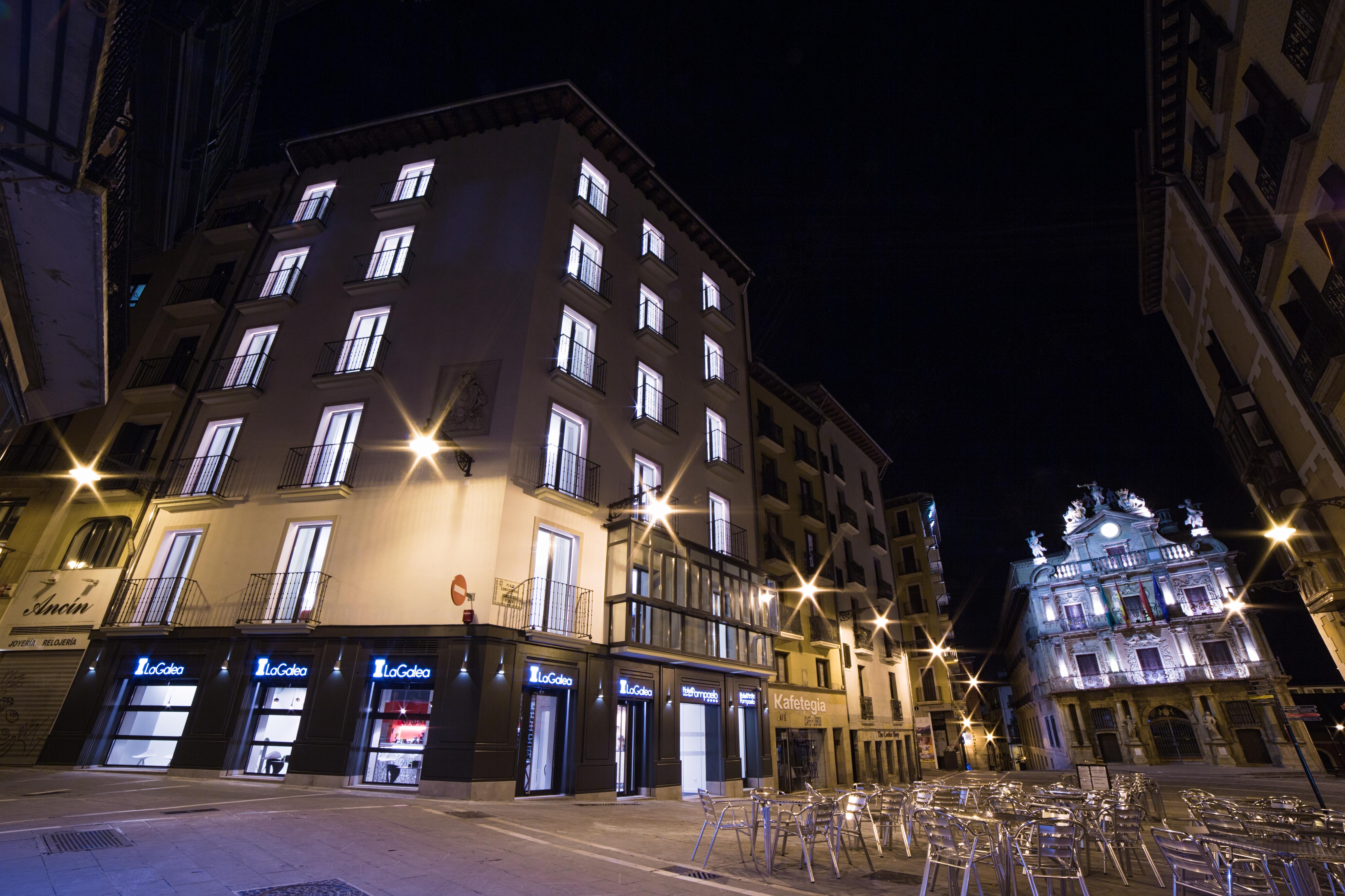 Hotel Pompaelo Urban Spa Pampelune Extérieur photo